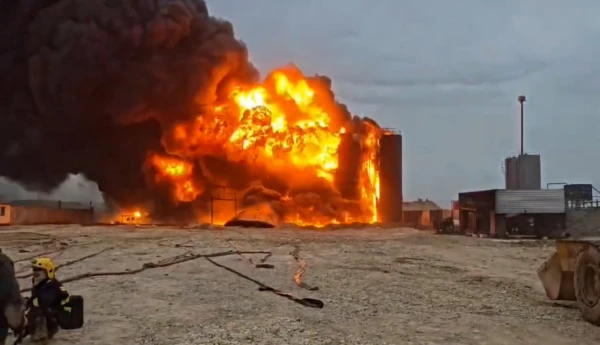 Inferno Erupts at Iraqi Oil Facility, Sending Toxic Plumes Over Baghdad Suburb
