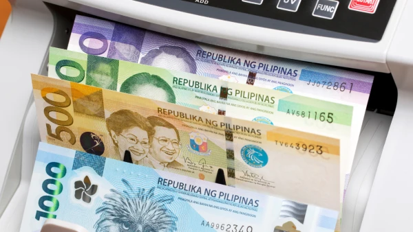 Philippine Peso Plunges to New All-Time Low of 61.75 Against US Dollar