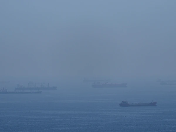 Iran's Revolutionary Guard Closes Strategic Strait, Demands End to US Blockade