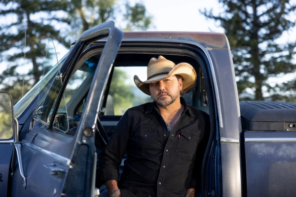 Jason Aldean Sticks to Familiar Ground on New Album ‘Songs About Us’