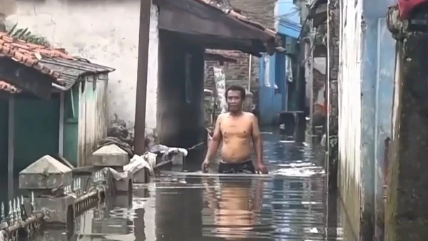 Java Submerged: Hundreds Flee Homes as Torrential Rains Trigger Widespread Flooding