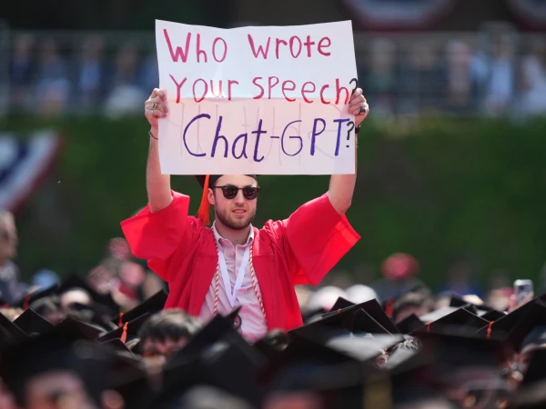 Tough Job Market for US College Graduates as Economic Uncertainty Grows
