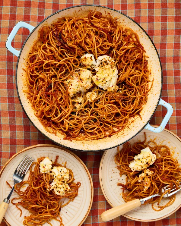 Crispy Gochujang Spaghetti with Mozzarella: A One-Pan Wonder